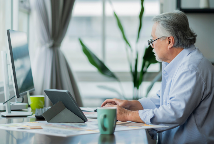 Elderly using digital banking services